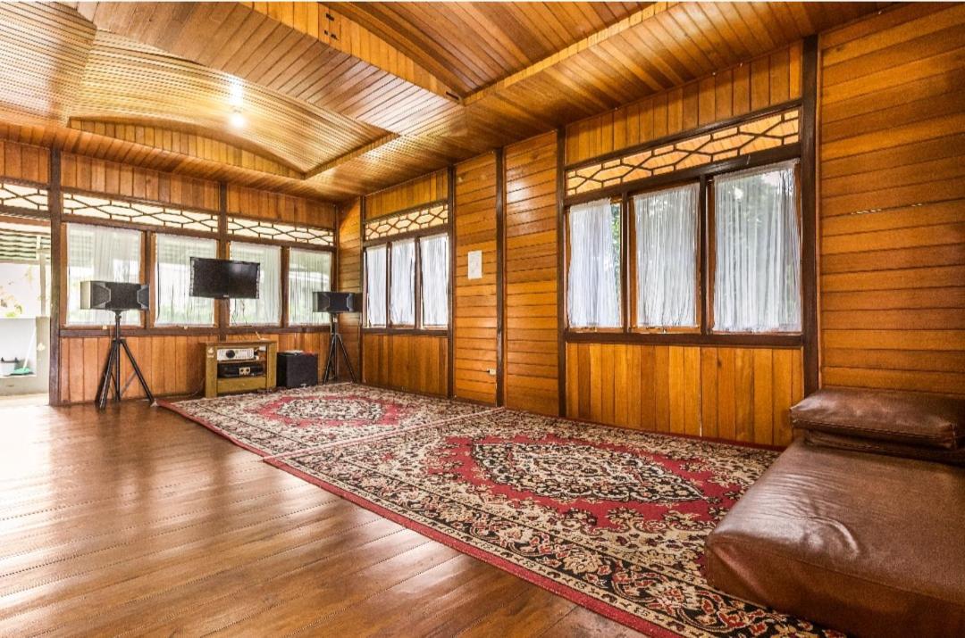 Villa Anjung Balak Чисаруа Экстерьер фото